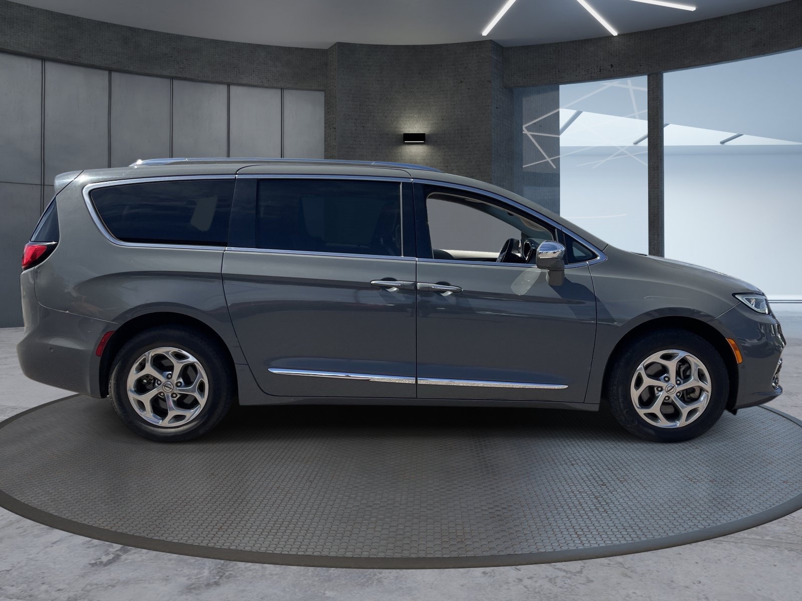 Used 2021 Chrysler Pacifica Limited w/ Premium & Safety Sphere Group AWD/4WD image 7