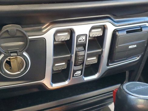 Used 2020 Jeep Gladiator Overland w/ Advanced Safety Group image 18