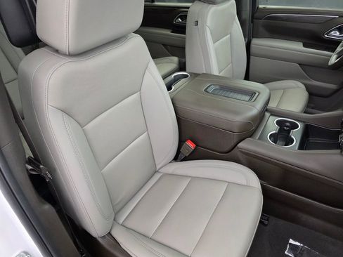 Used 2024 Chevrolet Tahoe LT w/ Luxury Package AWD/4WD image 34