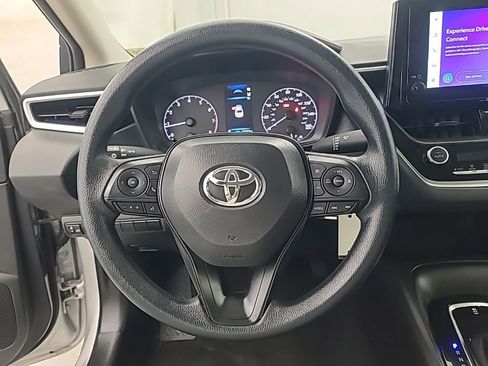 Used 2025 Toyota Corolla LE FWD image 31