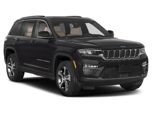 Used 2023 Jeep Grand Cherokee Trailhawk w/ Luxury Tech Group III image 16