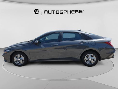 Used 2024 Hyundai Elantra SE FWD image 4