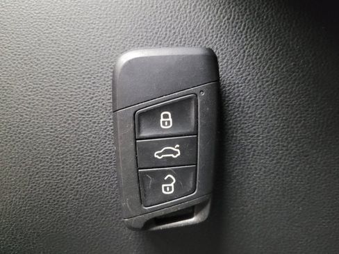 Used 2022 Volkswagen Jetta SE FWD image 32