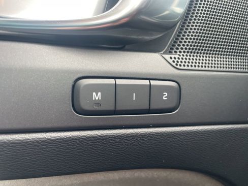 Used 2020 Volvo XC40 T5 Momentum image 30