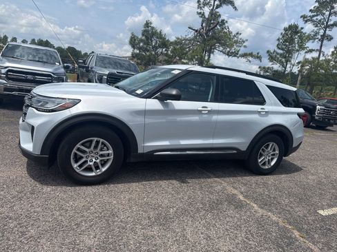 Used 2025 Ford Explorer Active RWD image 4
