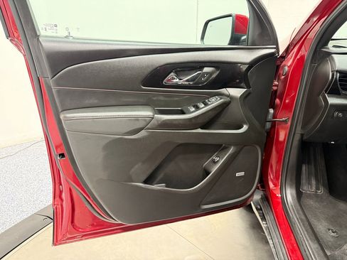 Used 2023 Chevrolet Traverse RS image 9