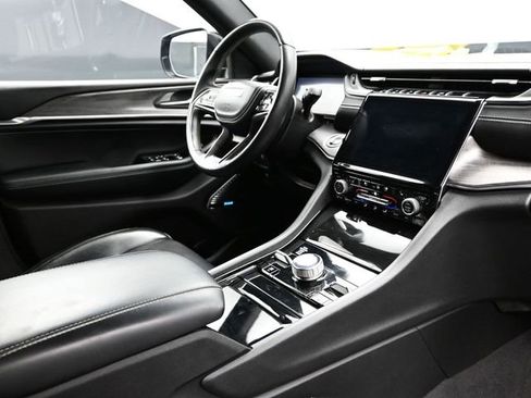 Used 2022 Jeep Grand Cherokee L Overland w/ Luxury Tech Group IV image 13