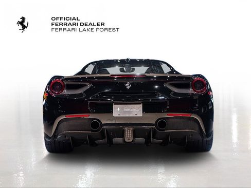 Used 2018 Ferrari 488 GTB image 11