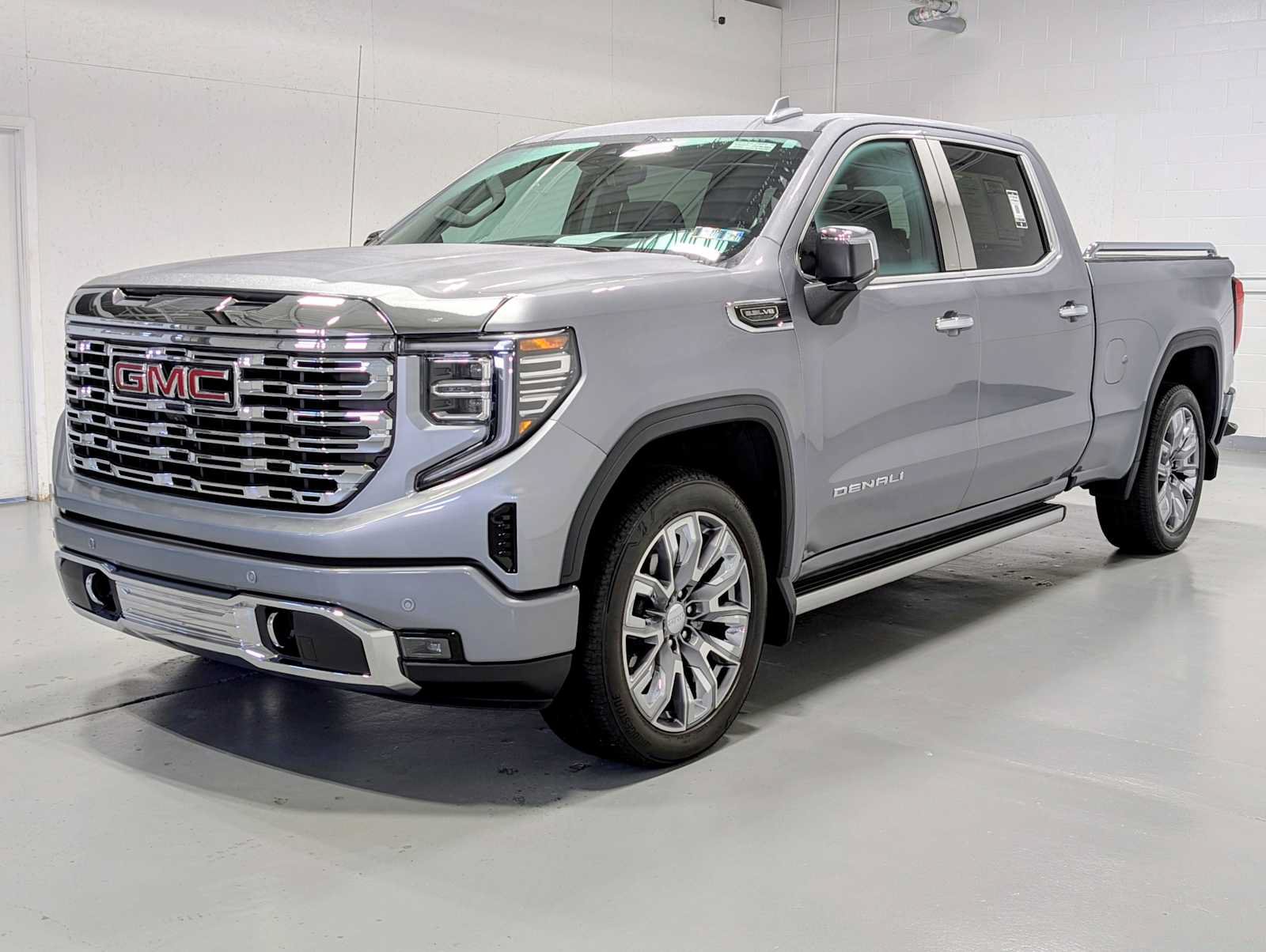 Certified 2025 GMC Sierra 1500 Denali w/ Denali Reserve Package AWD/4WD image 1