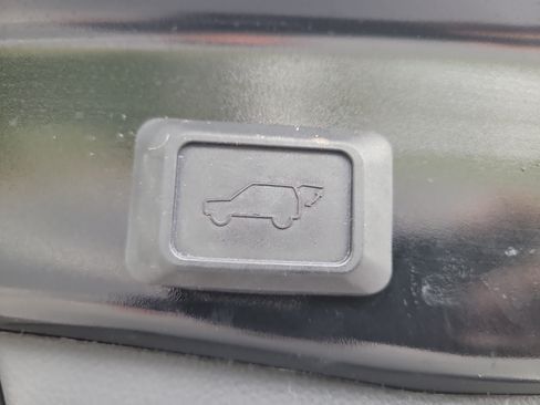 Certified 2022 Toyota RAV4 XLE w/ Convenience Package FWD image 12