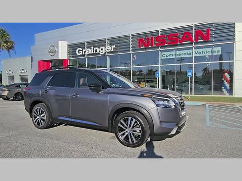 Used 2023 Nissan Pathfinder Platinum FWD image 17