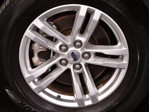 Used 2022 Ford Explorer XLT image 9