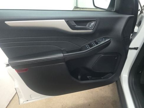 Used 2022 Ford Escape SE w/ Convenience Package FWD image 15