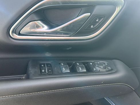 Used 2023 Chevrolet Suburban Premier image 26