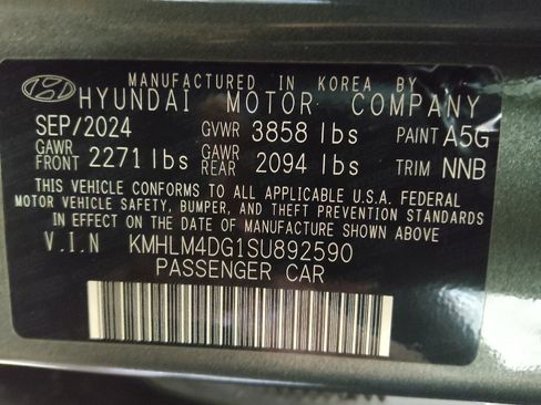 Used 2025 Hyundai Elantra Sport FWD image 33