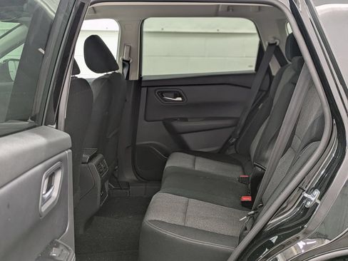 Used 2025 Nissan Rogue SV AWD/4WD image 12