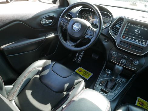 Used 2020 Jeep Cherokee Trailhawk w/ Cold Weather Group AWD/4WD image 9