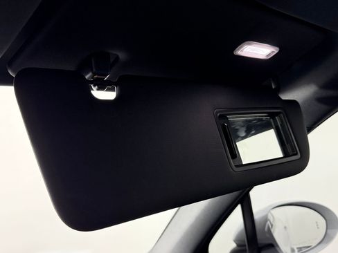 Certified 2023 Porsche Cayenne Platinum Edition image 31