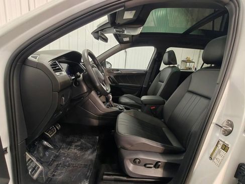 Used 2024 Volkswagen Tiguan SE R-Line image 31