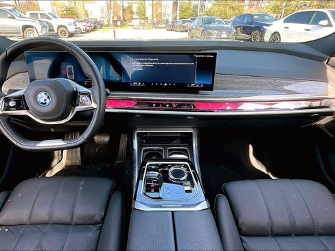 Used 2025 BMW i7 eDrive50 image 14