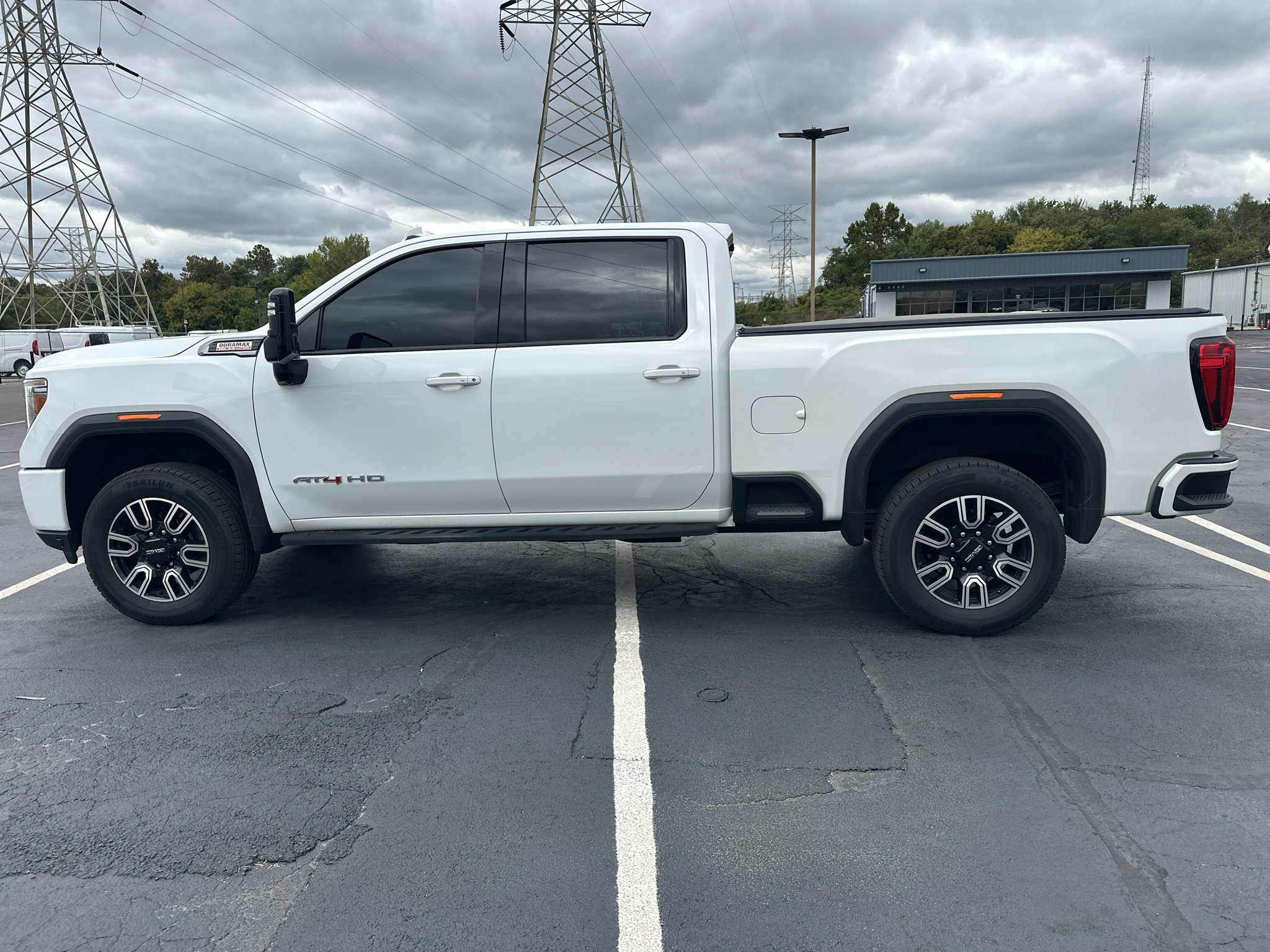 Used 2023 GMC Sierra 2500 AT4 w/ AT4 Premium Plus Package AWD/4WD image 5