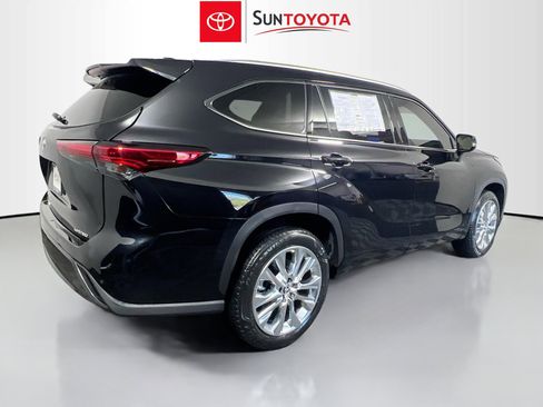 Used 2023 Toyota Highlander Limited image 4
