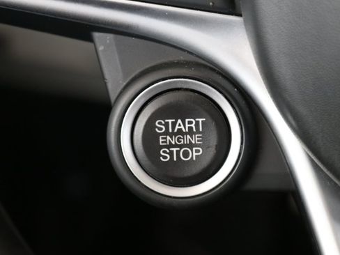 Used 2019 Alfa Romeo Giulia Ti AWD/4WD image 16