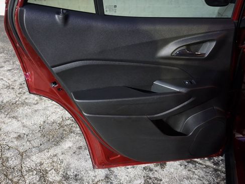 Certified 2025 Chevrolet Trax LT w/ LT Convenience Package image 24