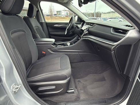 Used 2022 Jeep Grand Cherokee Laredo w/ Luxury Tech Group I image 18