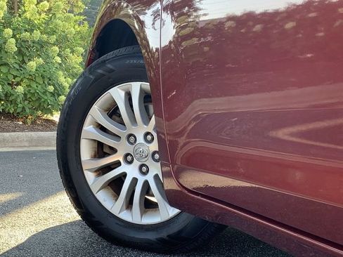 Used 2017 Toyota Sienna XLE w/ XLE Navigation Package FWD image 41
