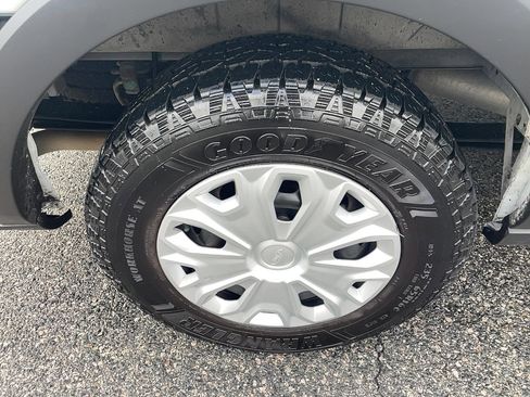 Used 2023 Ford Transit 350 XLT image 5