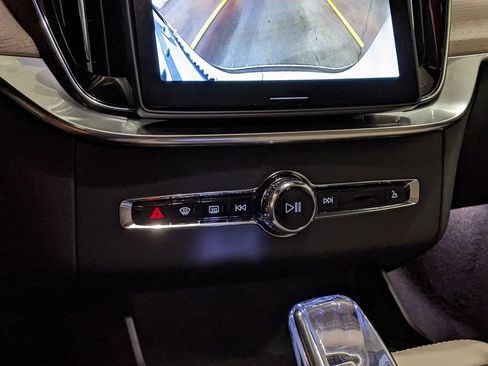 New 2026 Volvo XC90 B6 Plus w/ Protection Package Premier image 21