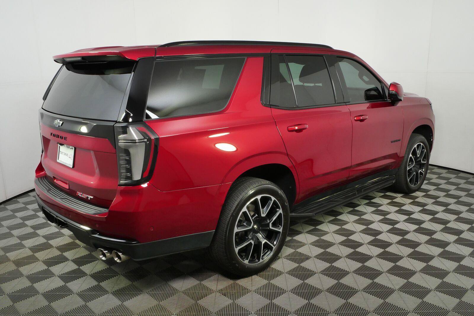 Used 2025 Chevrolet Tahoe RST w/ Comfort Package AWD/4WD image 3