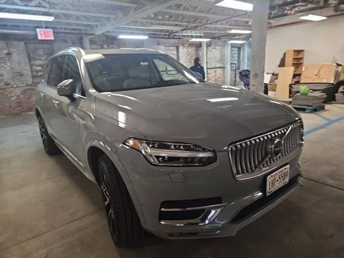 Certified 2024 Volvo XC90 B6 Plus image 3