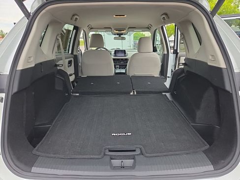 Used 2024 Nissan Rogue SV FWD image 28