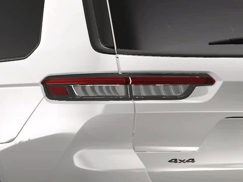 New 2025 Jeep Grand Cherokee L Altitude image 12