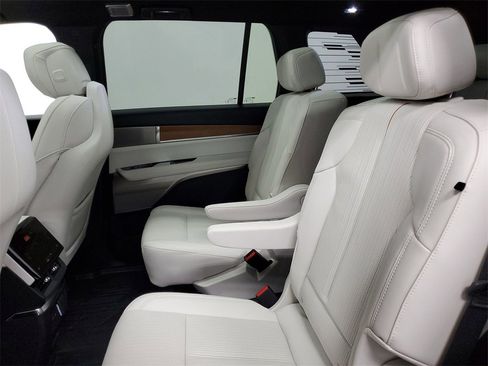 New 2026 Cadillac Vistiq Sport w/ LPO, Floor Liner Package image 25