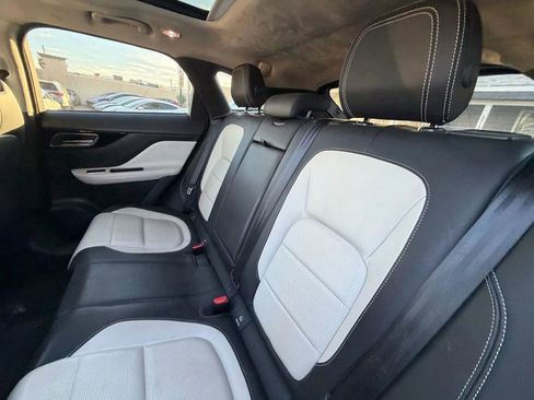 Used 2019 Jaguar F-PACE R-Sport image 26