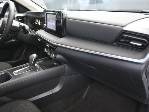 Used 2025 Nissan Kicks S AWD/4WD image 23
