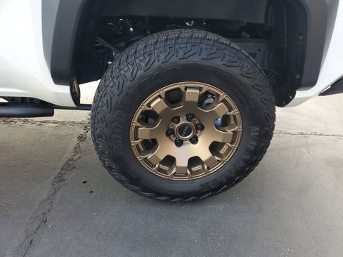 Used 2025 Toyota Tacoma Trailhunter image 33