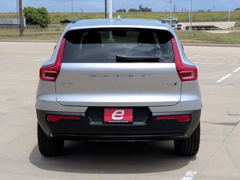 Used 2025 Volvo XC40 B5 Plus AWD/4WD image 6