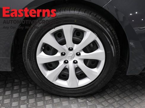 Used 2023 Toyota Corolla LE w/ Carpet Mat Package (TMS) FWD image 31