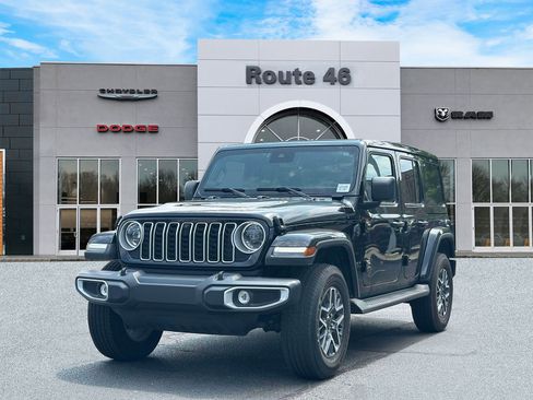 Used 2025 Jeep Wrangler Unlimited Sahara AWD/4WD image 2