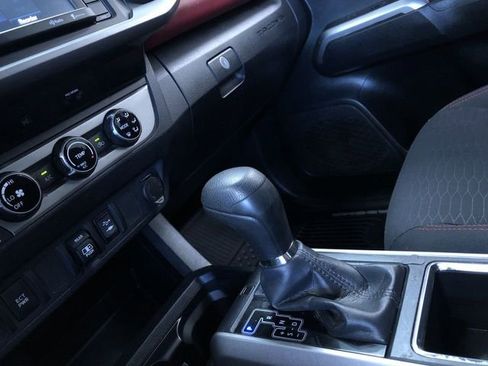 Used 2018 Toyota Tacoma SR5 AWD/4WD image 24