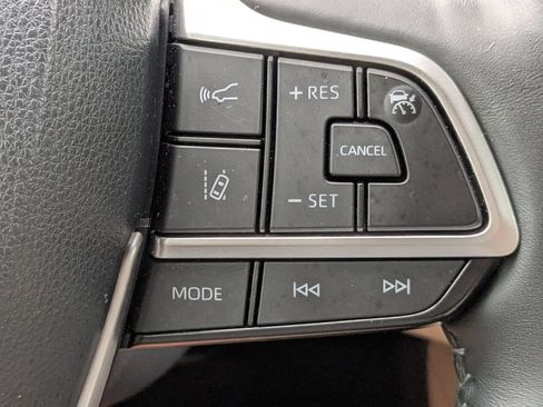 Used 2023 Toyota Highlander Limited FWD image 27