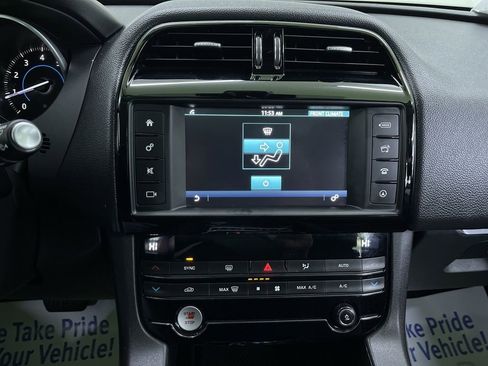 Used 2017 Jaguar F-PACE Premium image 25