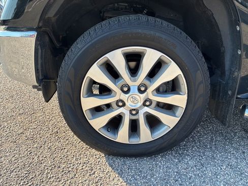 Used 2016 Toyota Tundra Limited w/ Limited Premium Package image 10