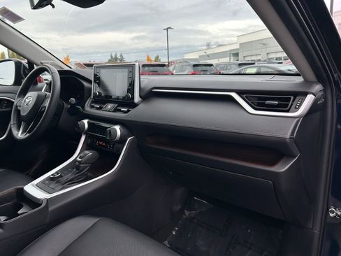 Used 2020 Toyota RAV4 Limited image 26
