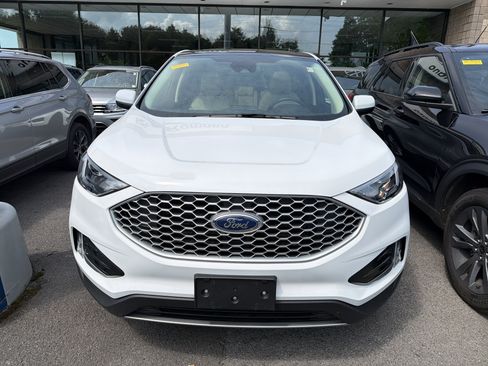 Used 2024 Ford Edge SEL w/ Convenience Package AWD/4WD image 3