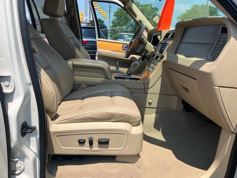 Used 2007 Lincoln Navigator Ultimate image 16